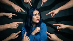 Kako nas se navodi da se osjećamo krivima? Top 9 vrsta iracionalne krivnje – i manipulacije koje dovode do njih